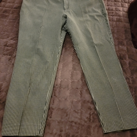 Pre-loved Jones New York white button down,Gap houndstooth ankle length pants. - Picture 9 of 12